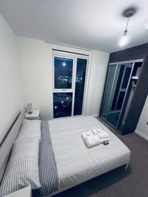 FEMALE ONLY - ENSUITE PRIVATE ROOM IN Hillingdon